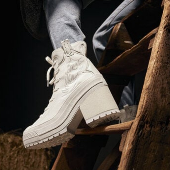 Converse Women's Chuck 70 De Luxe Heel Western Embroidered. 7.5 - Picture 4 of 15